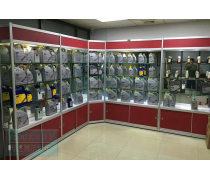 數(shù)碼產(chǎn)品展柜熱賣(mài)促銷(xiāo)，引領(lǐng)科技消費(fèi)新浪潮