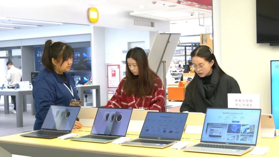 數(shù)碼產(chǎn)品領(lǐng)跑消費(fèi)盛宴，肅州“利”“惠”雙全激活市場(chǎng)活力